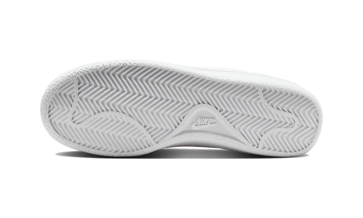 Overkicks - Nike Tennis Classic White (Womens) (IQ7387-107) - par completo