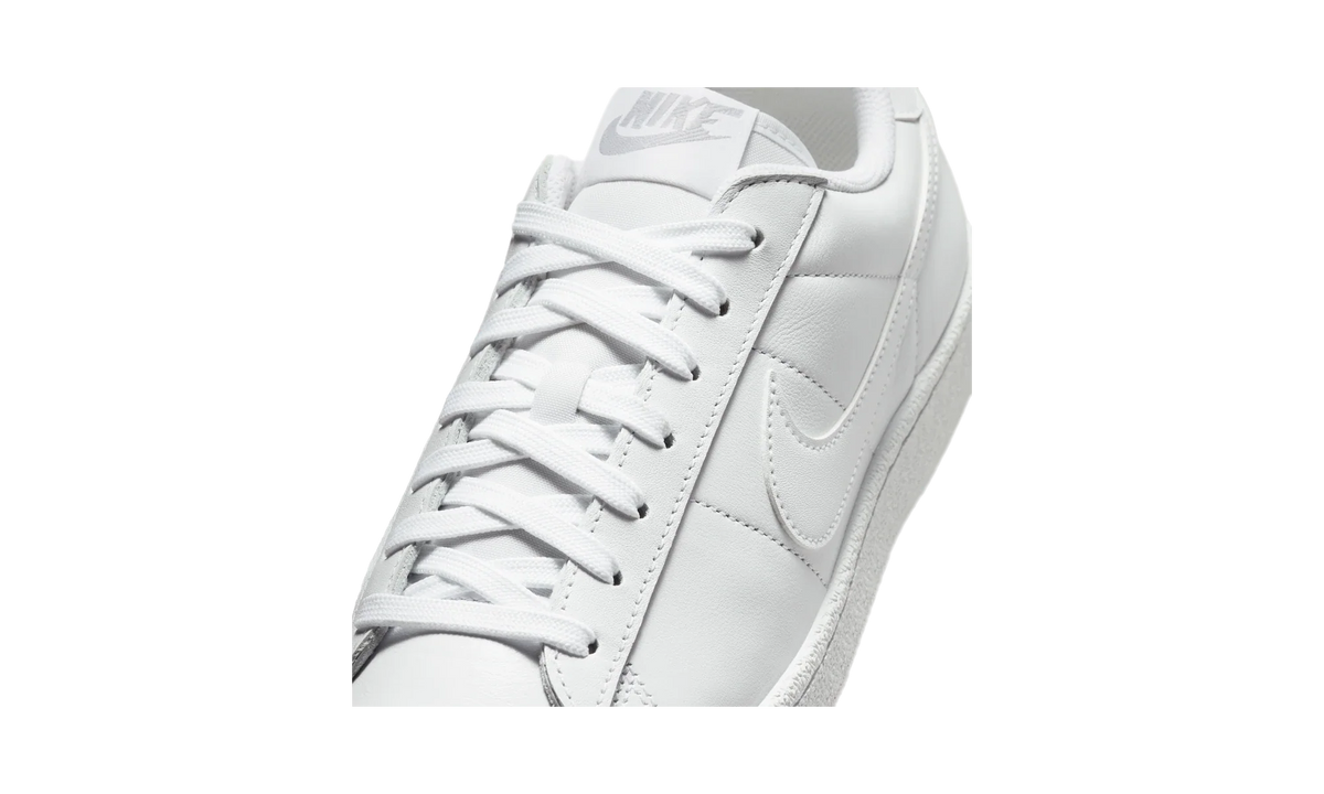 Overkicks - Nike Tennis Classic White (Womens) (IQ7387-107) - detalle lateral interior