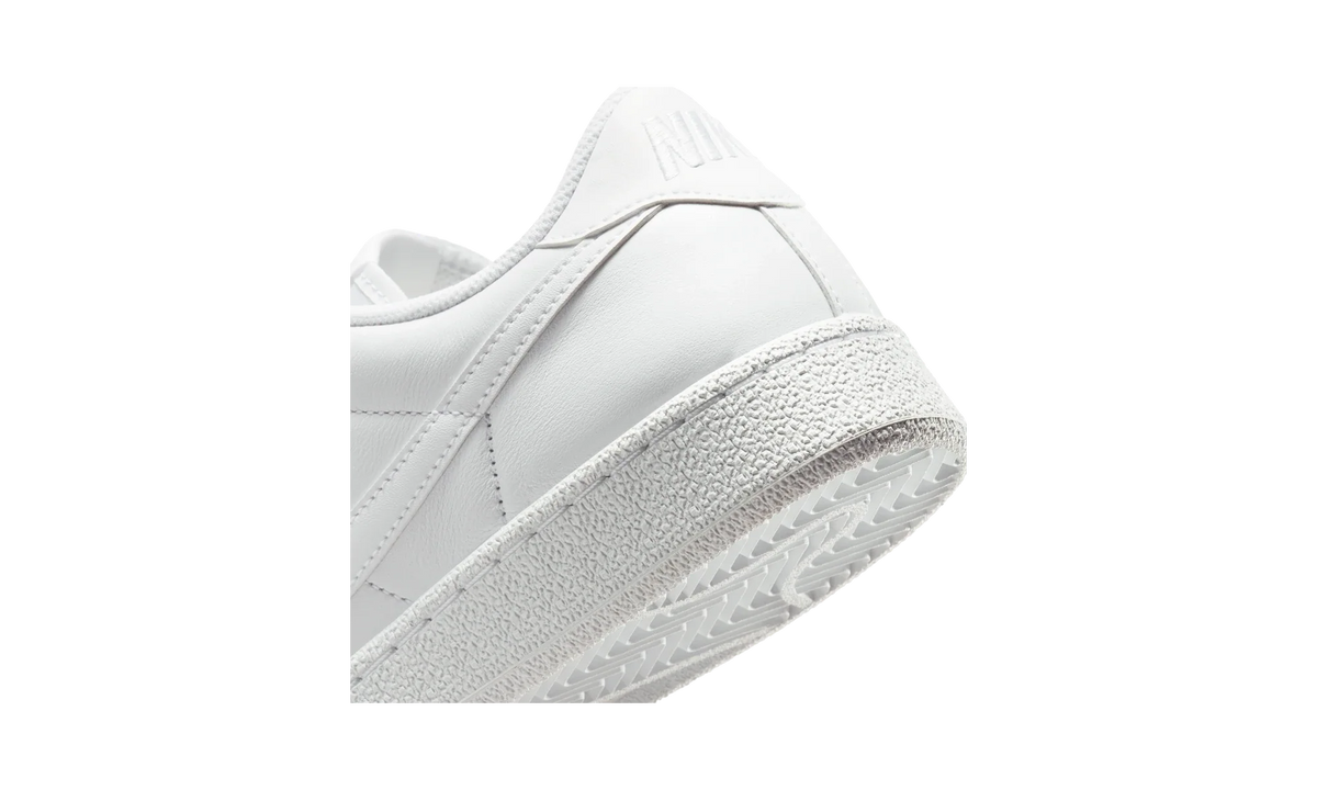 Overkicks - Nike Tennis Classic White (Womens) (IQ7387-107) - detalle