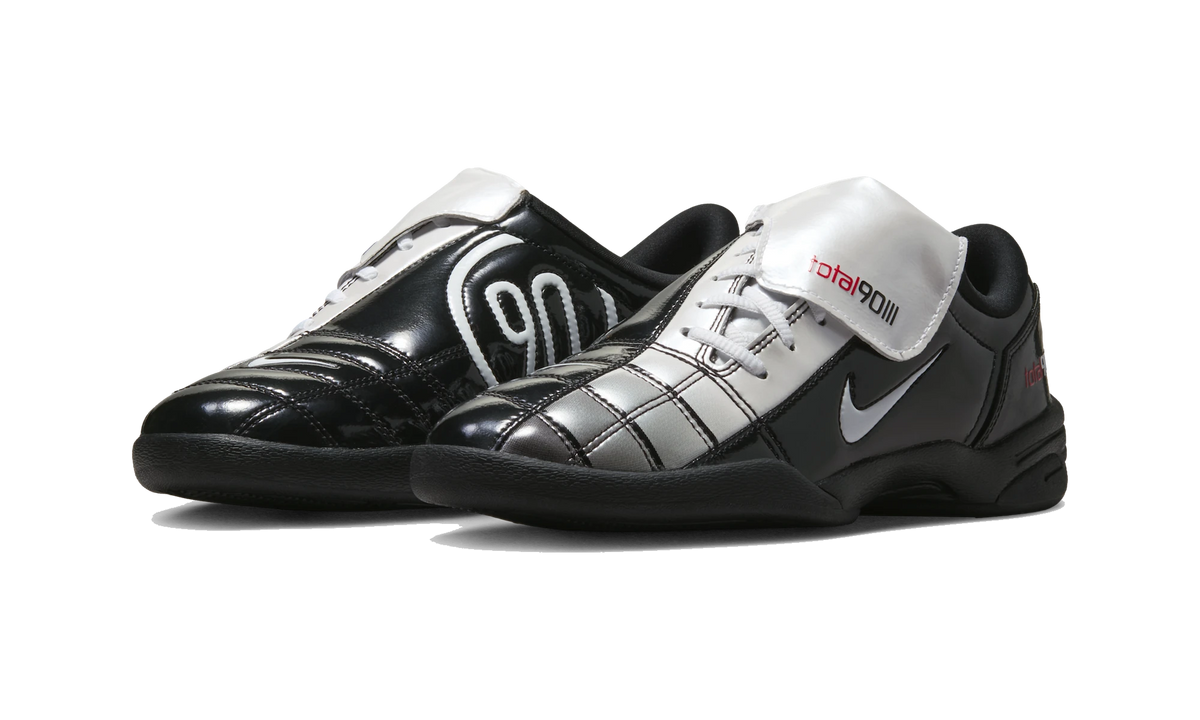 Overkicks - Nike Total 90 SE Black White University Red (Womens) (IO2389-001) - vista trasera