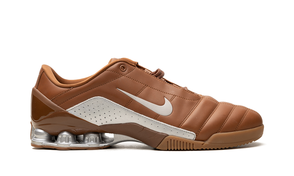 Overkicks - Nike Total 90 Shox Magia Pecan Metallic Silver (IO9300-200) - detalle talón
