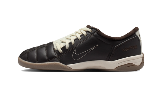 Overkicks - Nike Total 90 Velvet Brown (Womens) (IQ0271-047) - vista lateral