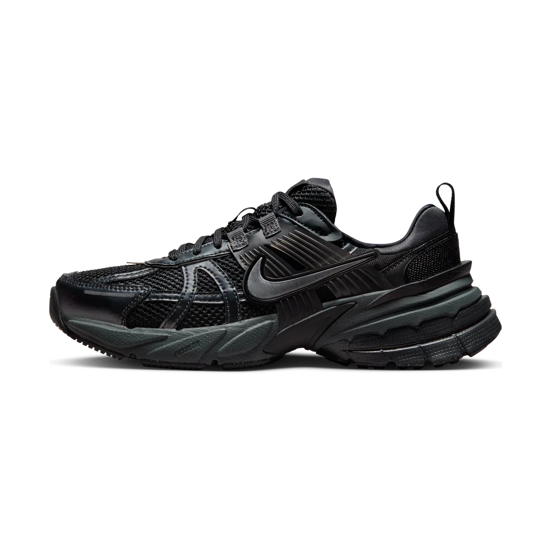 Overkicks - Nike V2K Run Black Dark Smoke Grey (Womens) (FD0736-001) - vista lateral