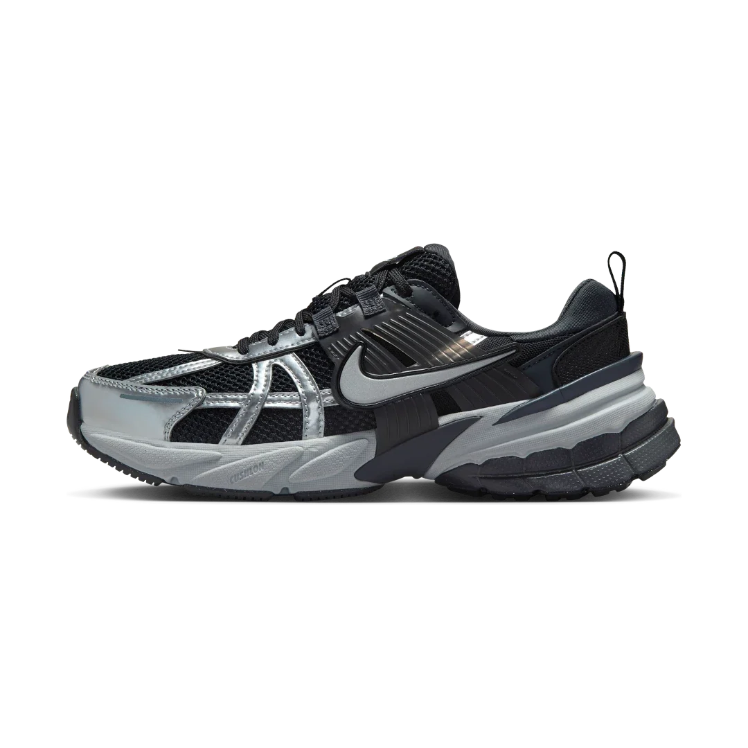 Overkicks - Nike V2K Run Black Metallic Silver (Womens) (FD0736-005) - vista lateral