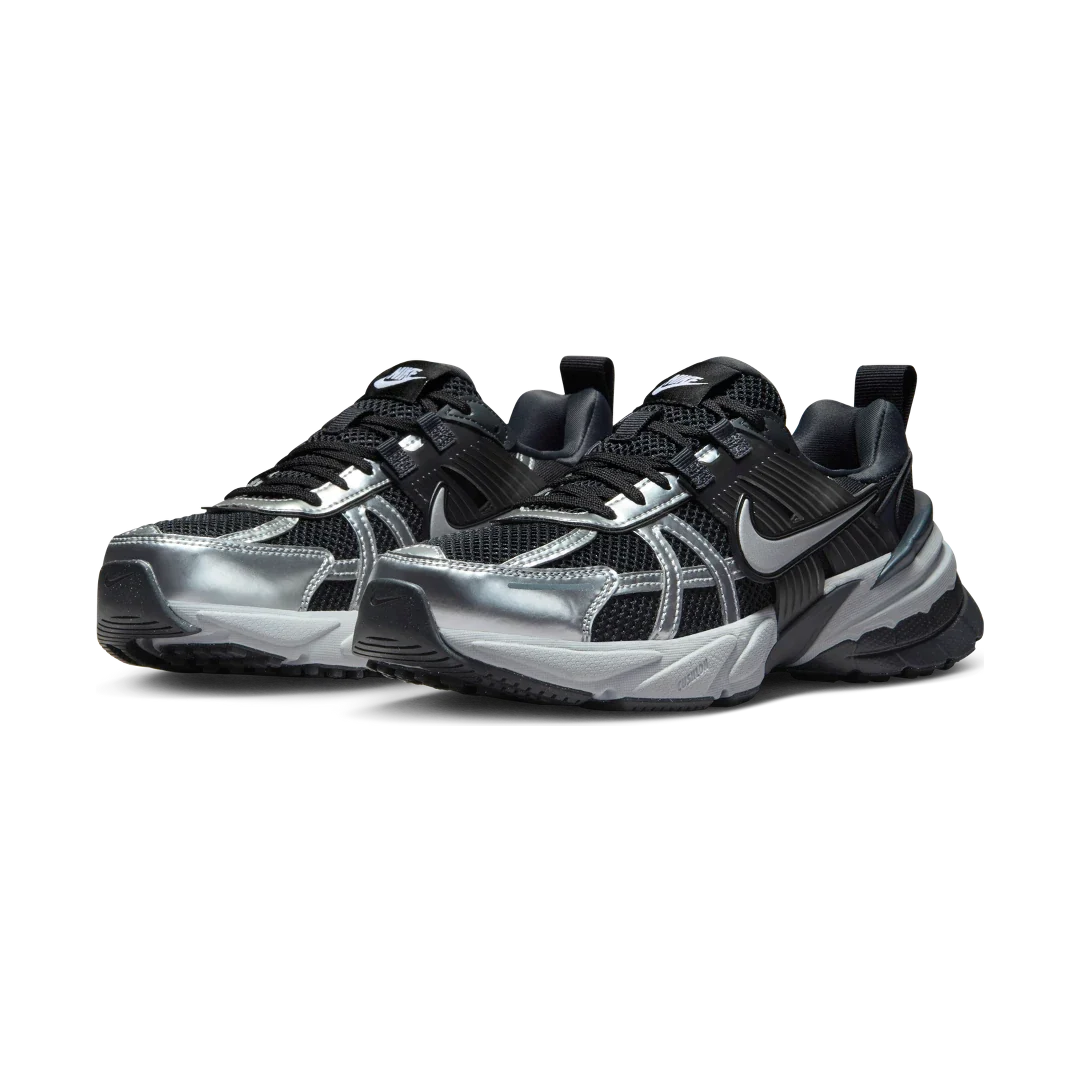Overkicks - Nike V2K Run Black Metallic Silver (Womens) (FD0736-005) - vista trasera