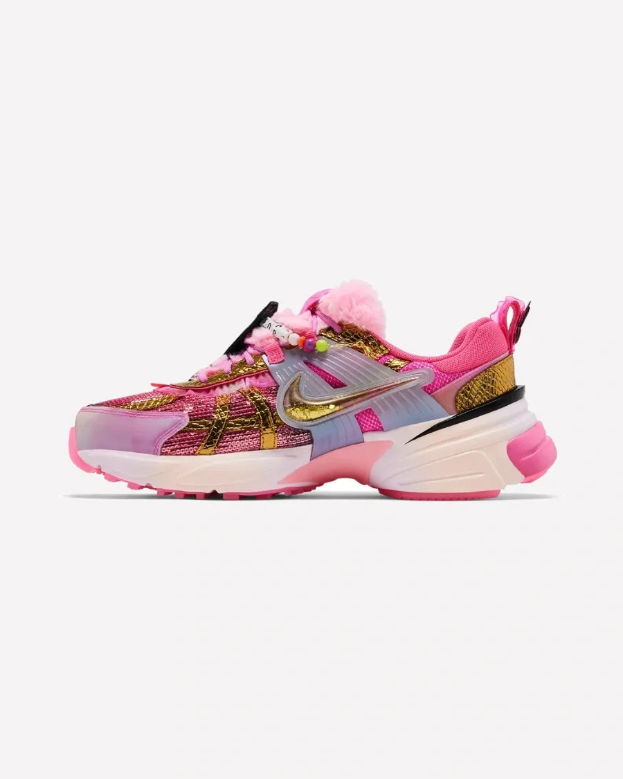 Overkicks - Nike V2K Run Doernbecher Khovny Vignery (Womens) (IO7691-921) - vista trasera