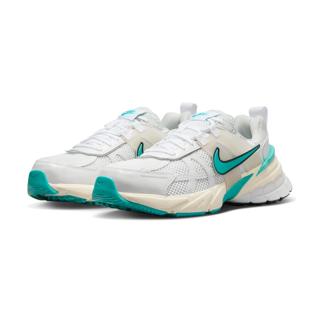 Overkicks - Nike V2K Run Dusty Cactus (Womens) (FD0736-105) - vista trasera