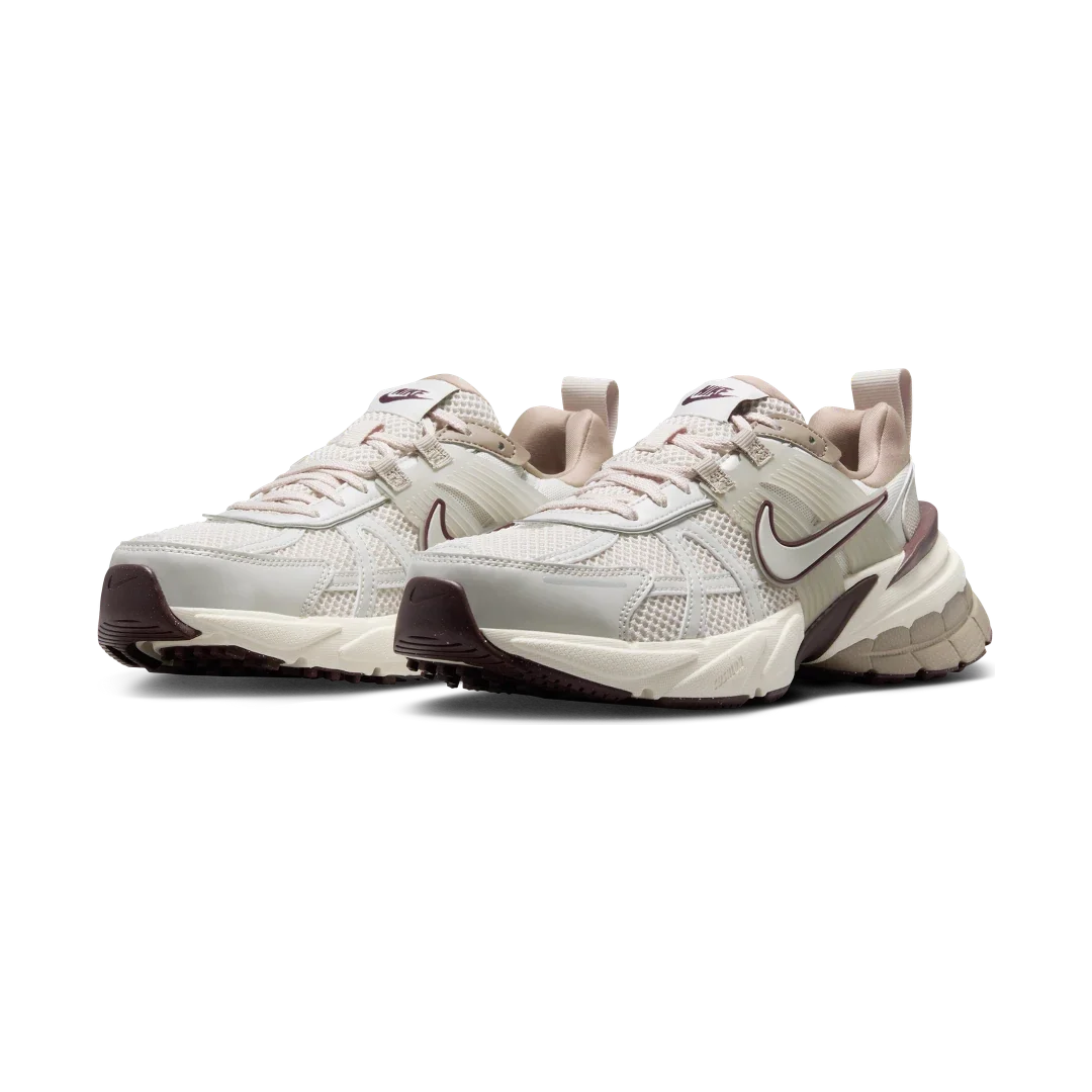 Overkicks - Nike V2K Run Light Orewood Brown (Womens) (FD0736-103) - vista trasera