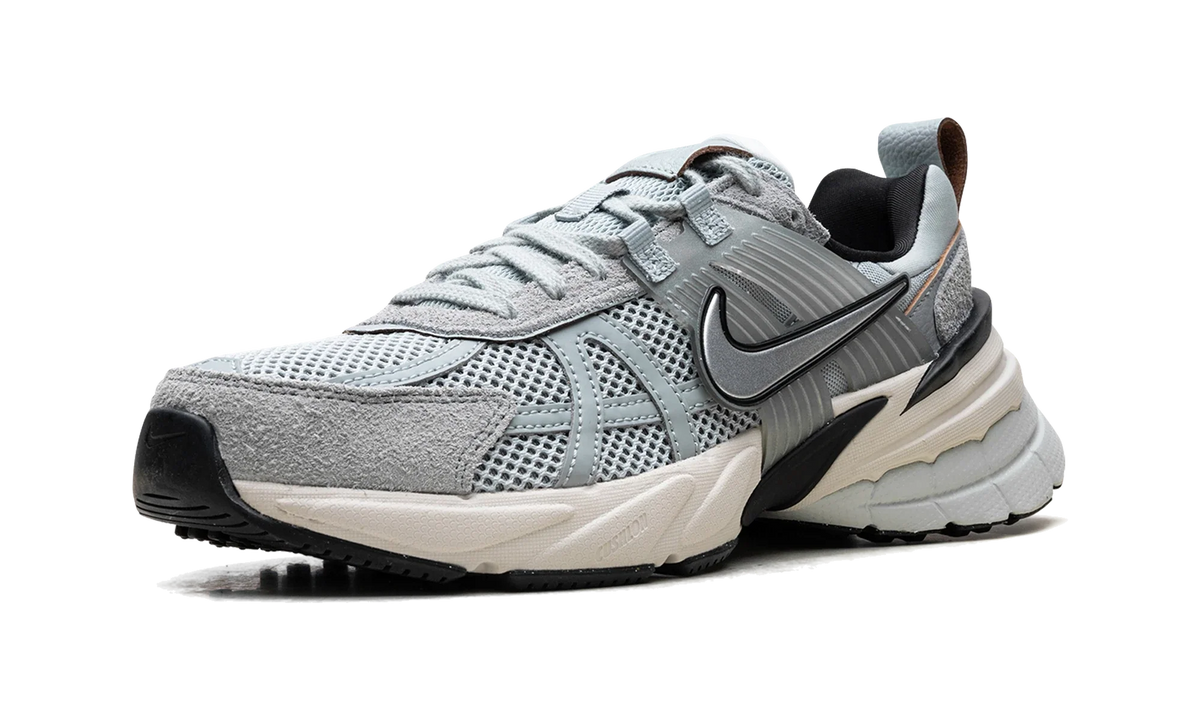 Overkicks - Nike V2K Run Light Pumic Black Chrome (Womens) (FN6703-003) - detalle suela