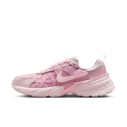 Overkicks - Nike V2K Run Pink Foam Arctic Pink (Womens) (HJ5269-600) - vista lateral