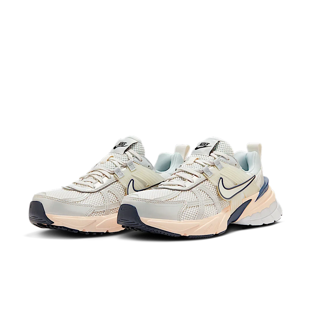 Overkicks - Nike V2K Run Platinum Tint (Womens) (FD0736-004) - vista trasera