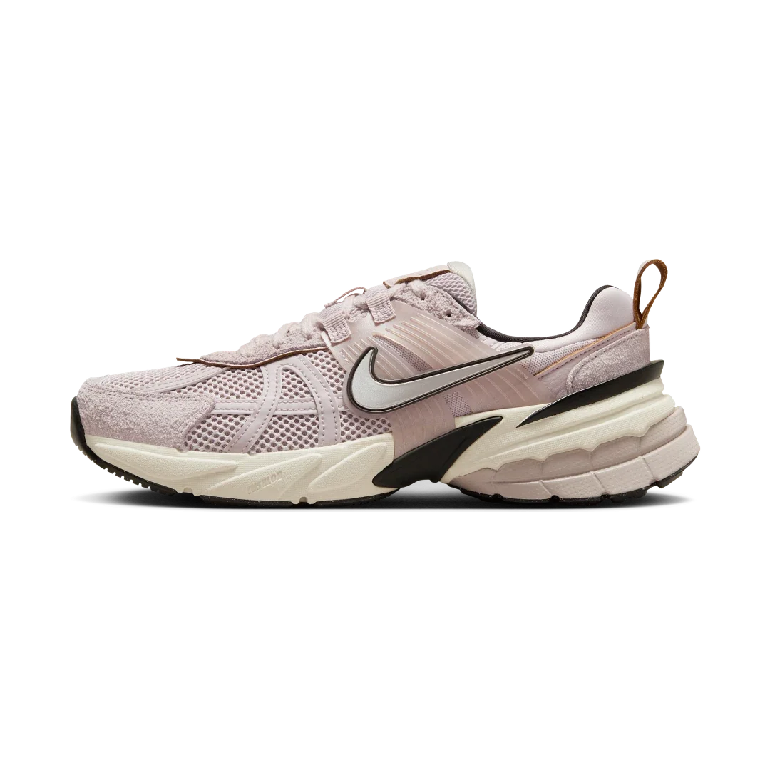 Overkicks - Nike V2K Run Platinum Violet (Womens) (FN6703-001) - vista lateral