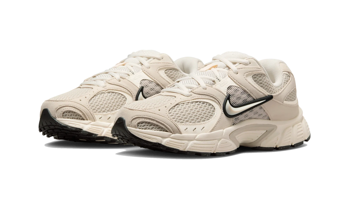 Overkicks - Nike V5 RNR Light Orewood Brown Black Pale Ivory (Womens) (II6294-100) - vista trasera