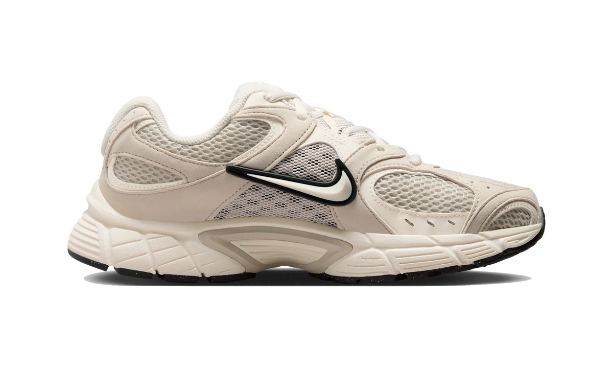 Overkicks - Nike V5 RNR Light Orewood Brown Black Pale Ivory (Womens) (II6294-100) - detalle suela