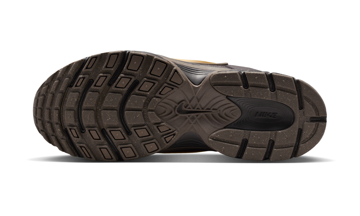 Overkicks - Nike V5 RNR Medium Ash Cave Stone Metallic Gold (Womens) (II6294-200) - par completo