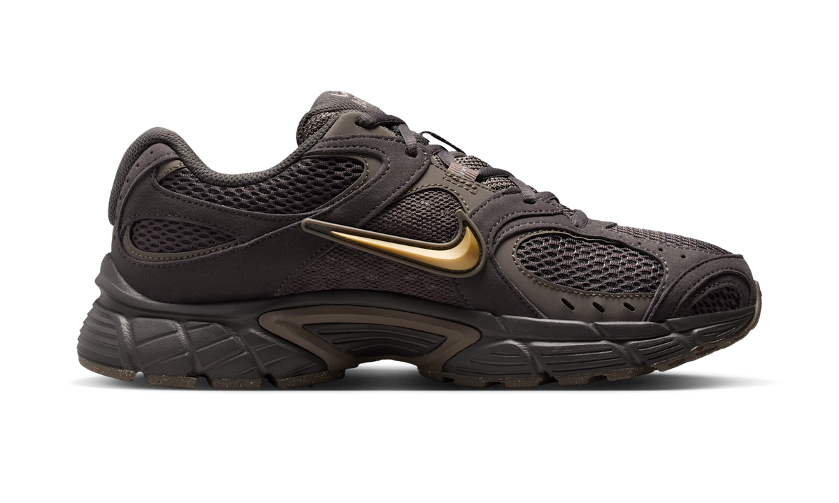 Overkicks - Nike V5 RNR Medium Ash Cave Stone Metallic Gold (Womens) (II6294-200) - detalle suela