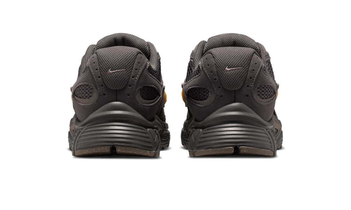 Overkicks - Nike V5 RNR Medium Ash Cave Stone Metallic Gold (Womens) (II6294-200) - detalle talon