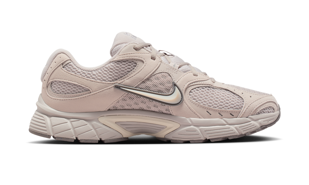 Overkicks - Nike V5 RNR Moon Particle Light Orewood Brown (II6292-201) - detalle suela