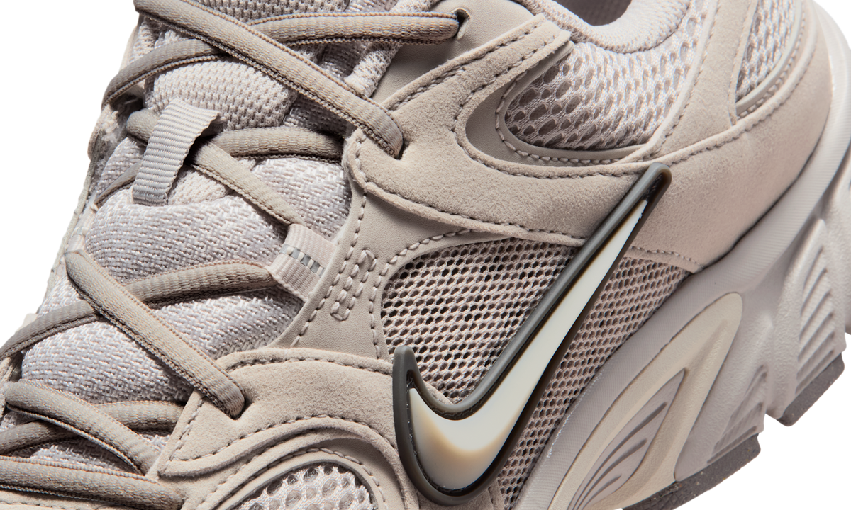 Overkicks - Nike V5 RNR Moon Particle Light Orewood Brown (II6292-201) - detalle lateral interior