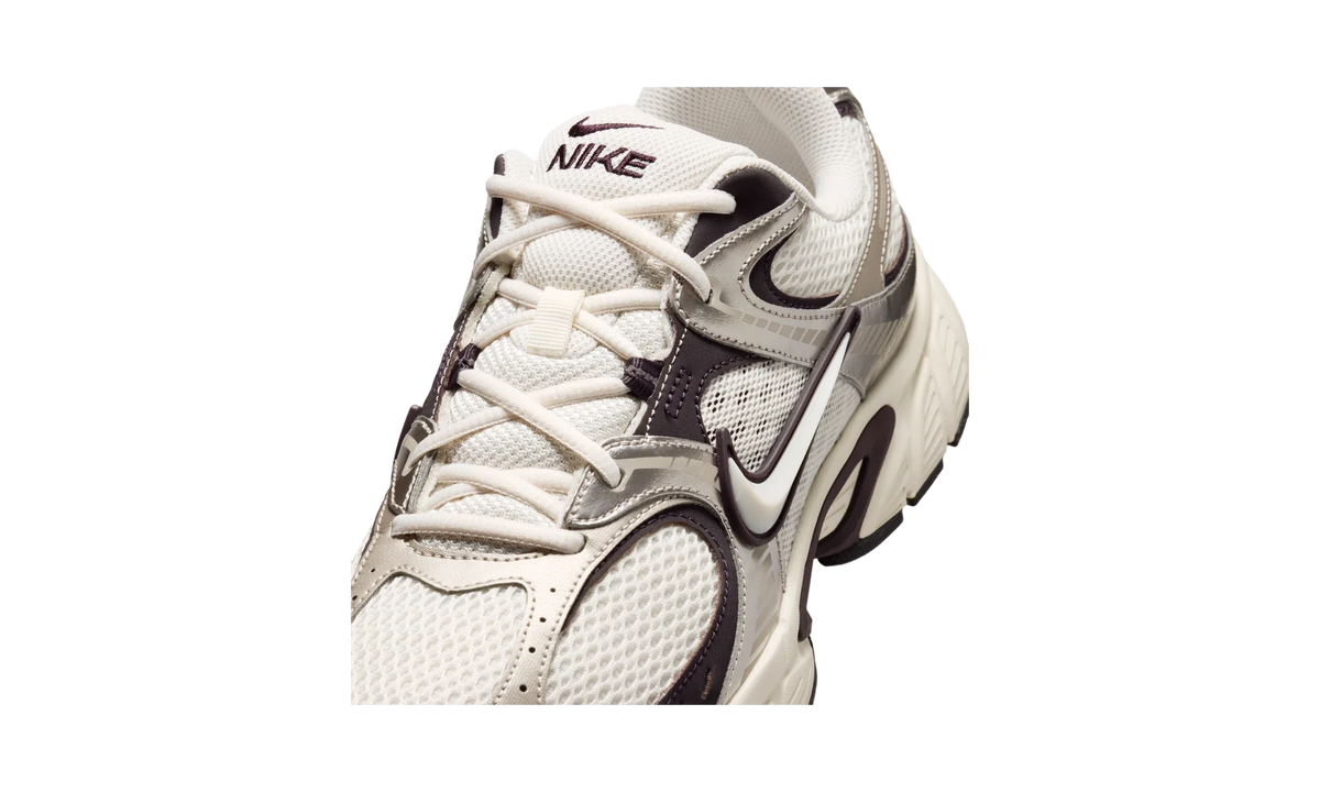 Overkicks - Nike V5 RNR Phantom Burgundy Ash (HJ5228-011) - detalle lateral interior