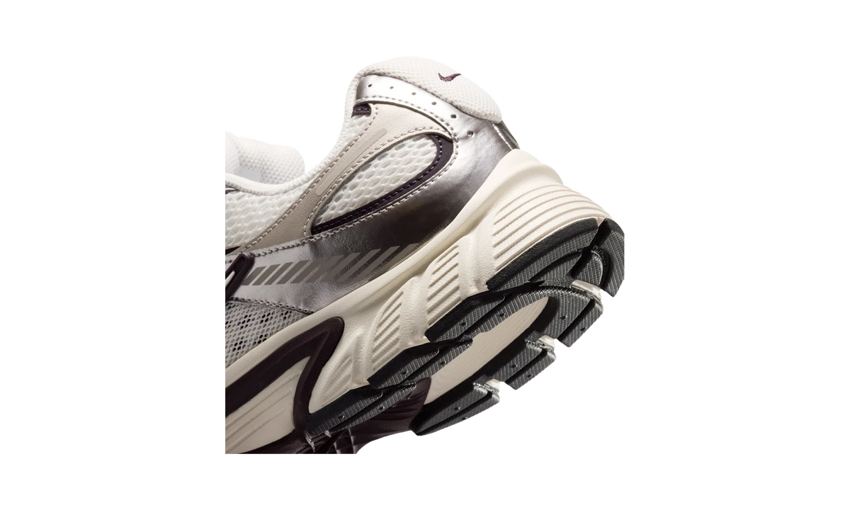 Overkicks - Nike V5 RNR Phantom Burgundy Ash (HJ5228-011) - detalle