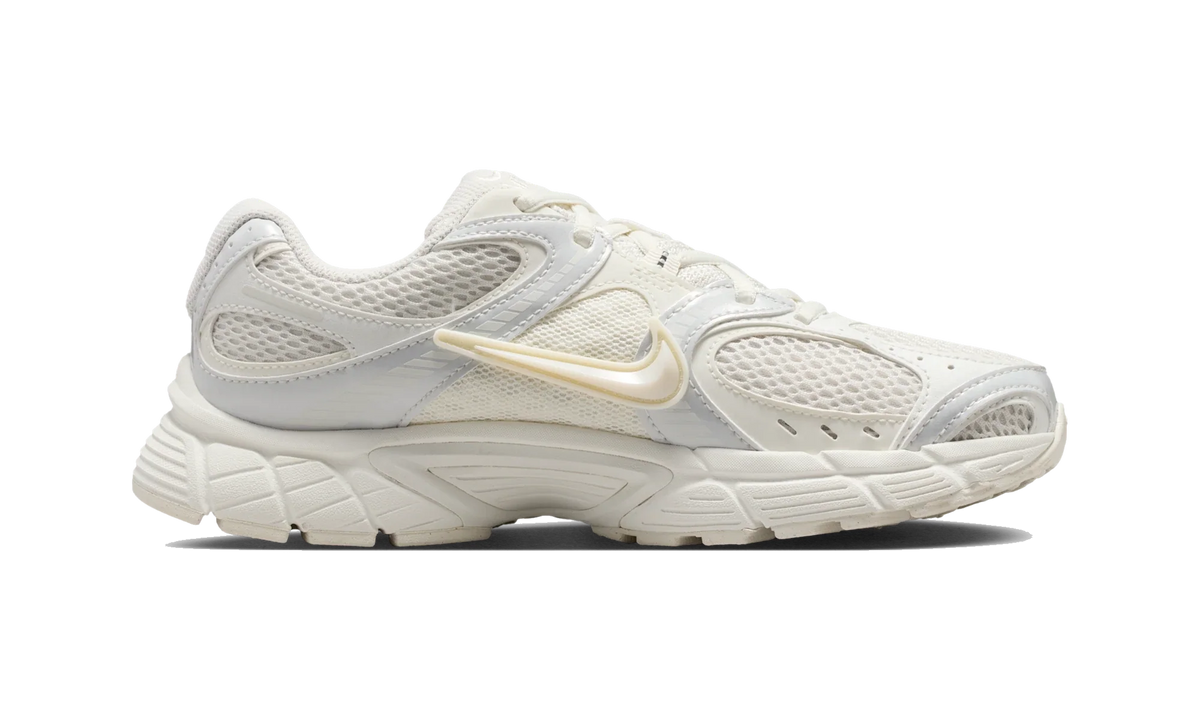 Overkicks - Nike V5 RNR Phantom Sail (Womens) (IQ0276-030) - detalle suela