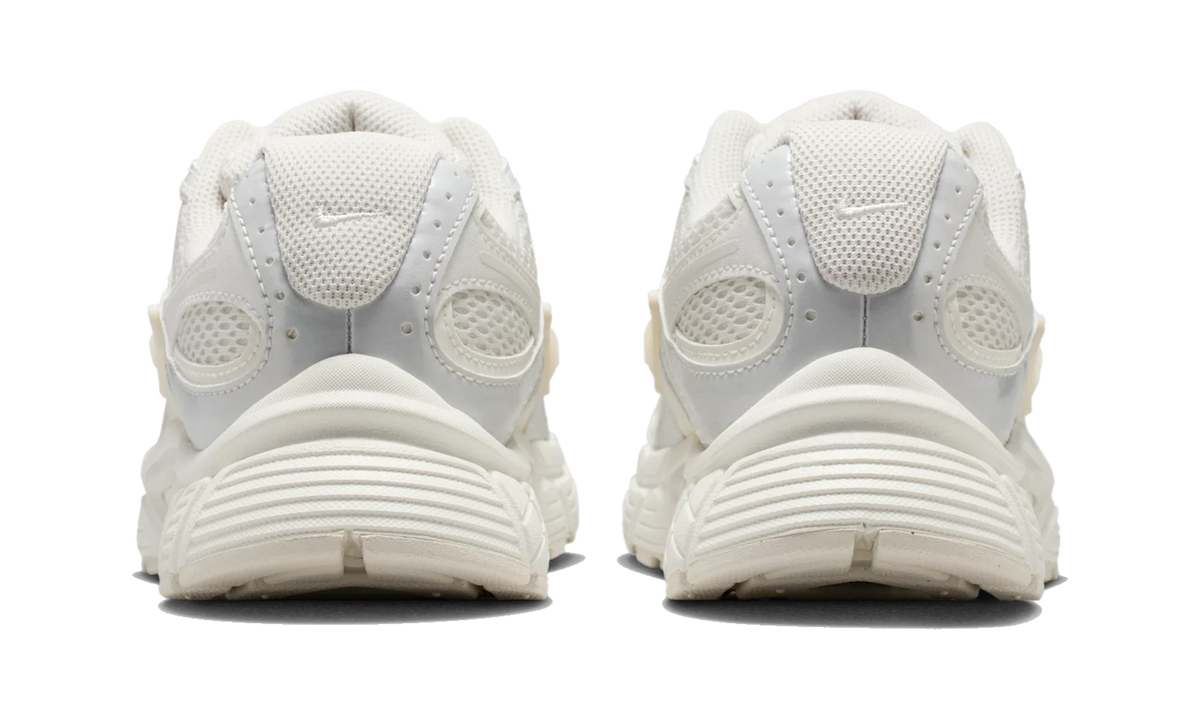 Overkicks - Nike V5 RNR Phantom Sail (Womens) (IQ0276-030) - detalle talon