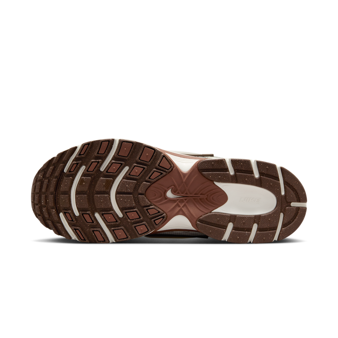 Overkicks - Nike V5 RNR Sail Fauna Brown Phantom Light Orewood Brown (Womens) (HQ7901-102) - detalle suela