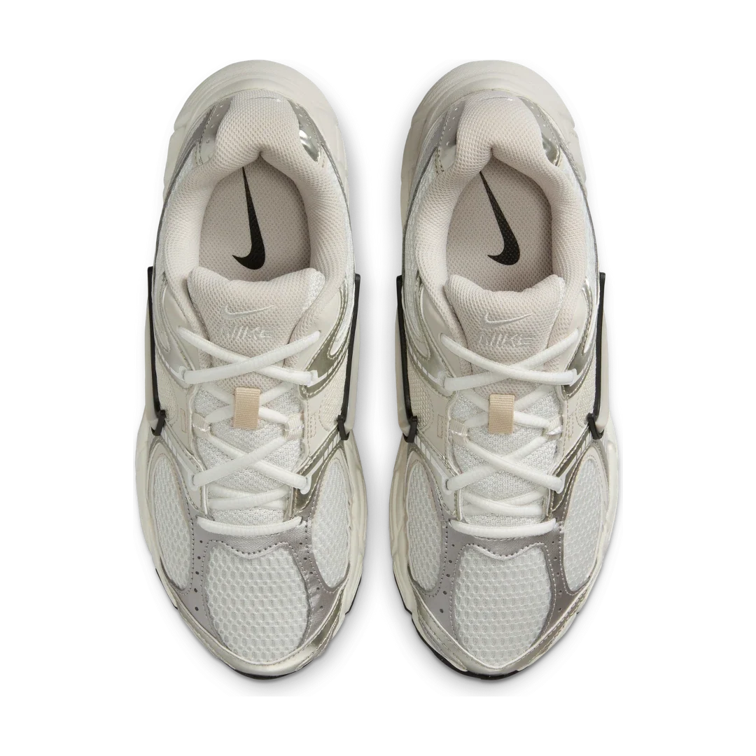 Overkicks - Nike V5 RNR Sail Light Orewood Brown (Womens) (HQ7901-104) - par completo