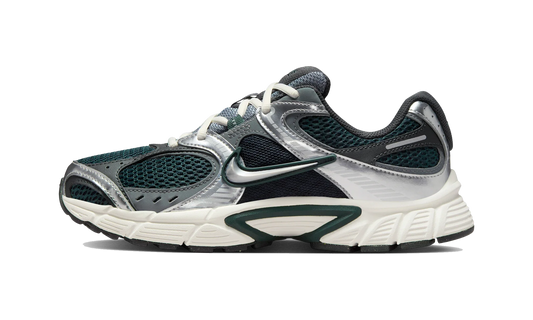 Overkicks - Nike V5 RNR Seaweed Metallic Silver (Womens) (HQ7901-300) - vista lateral
