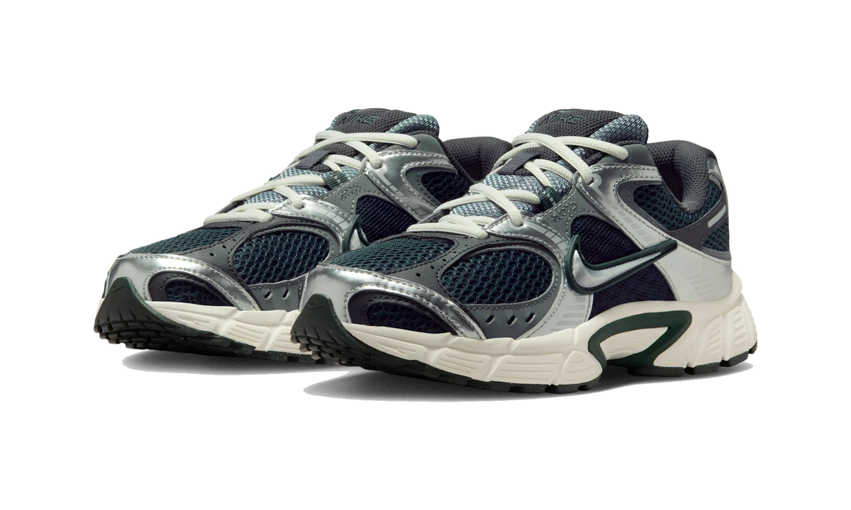 Overkicks - Nike V5 RNR Seaweed Metallic Silver (Womens) (HQ7901-300) - vista trasera