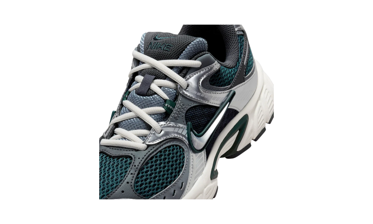 Overkicks - Nike V5 RNR Seaweed Metallic Silver (Womens) (HQ7901-300) - detalle lateral interior
