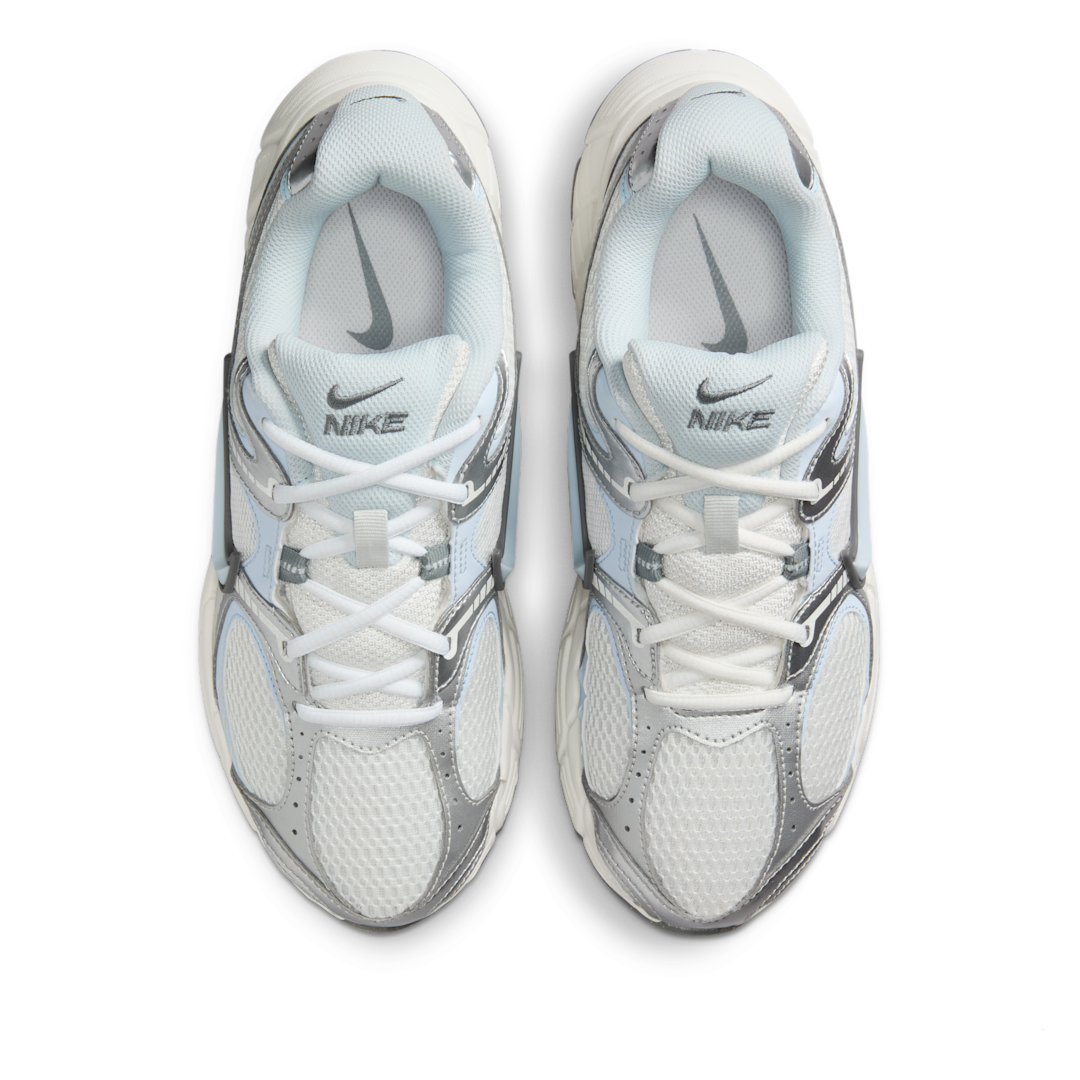 Overkicks - Nike V5 RNR Summit White Blue Tint Photon Dust Smoke Grey (Womens) (HQ7901-103) - par completo