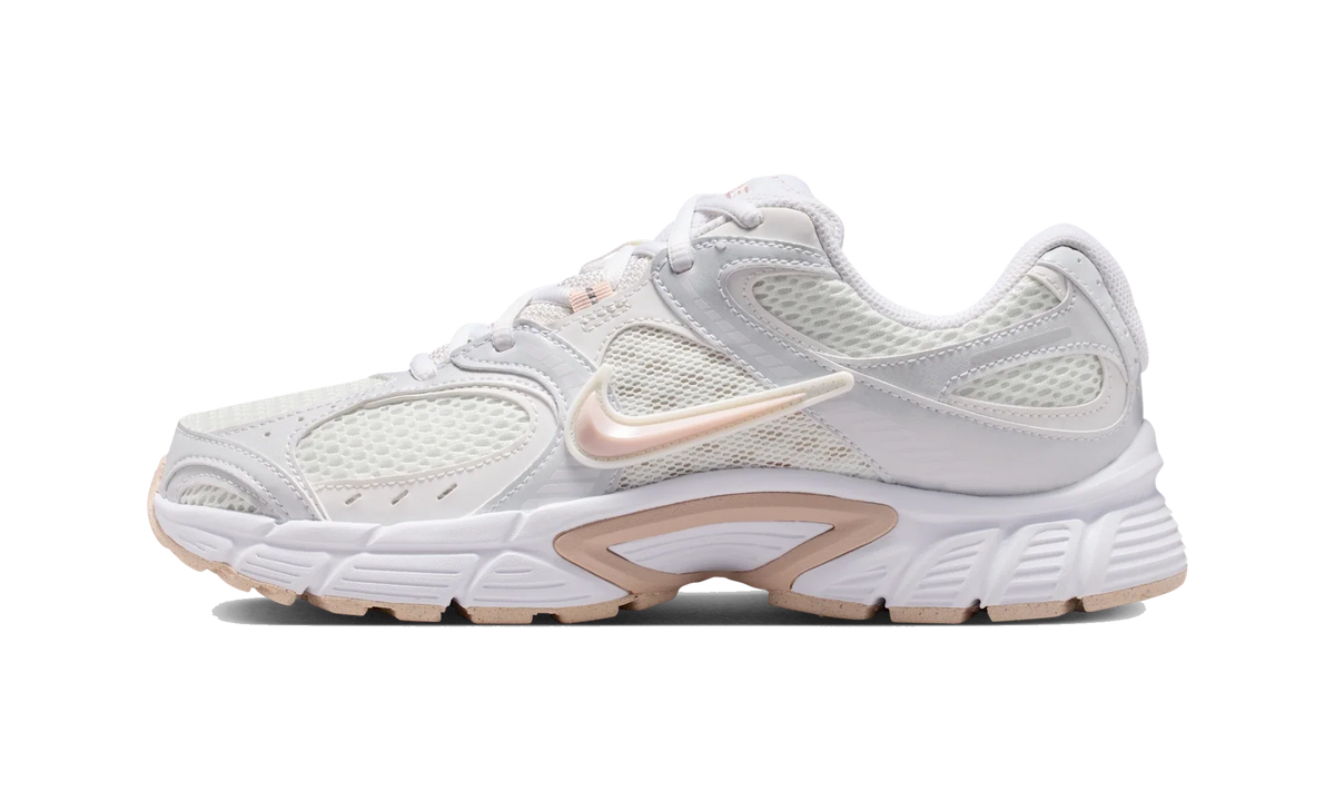 Overkicks - Nike V5 RNR Summit White White Vast Grey Silt Red (Womens) (HQ7901-110) - vista lateral