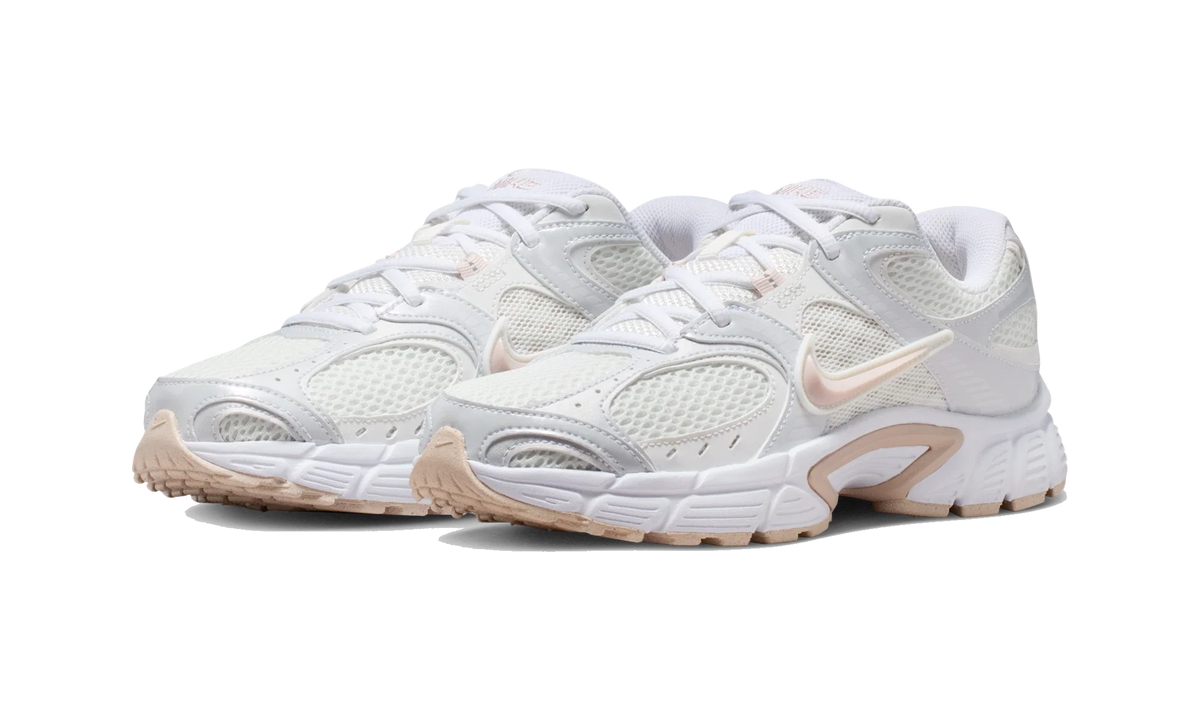 Overkicks - Nike V5 RNR Summit White White Vast Grey Silt Red (Womens) (HQ7901-110) - vista trasera