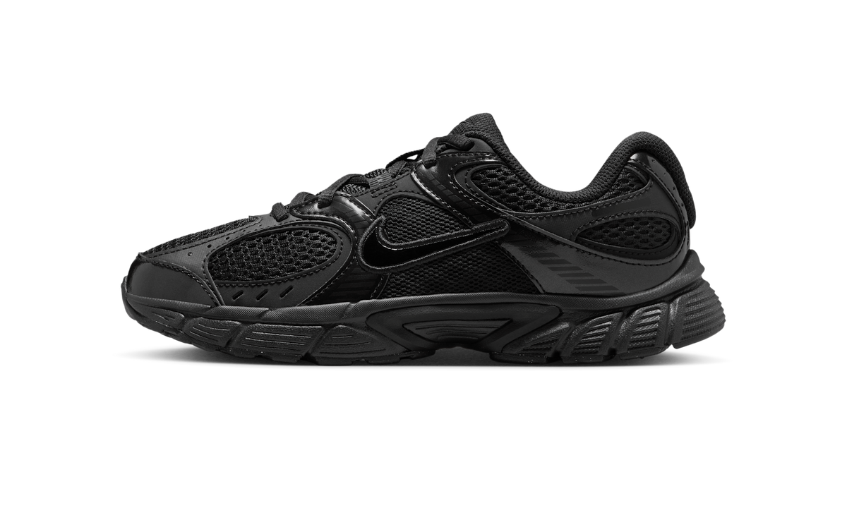 Overkicks - Nike V5 RNR Triple Black (GS) (HQ6411-002) - vista lateral