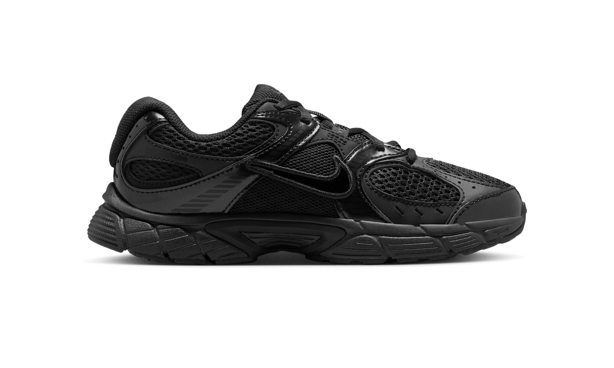 Overkicks - Nike V5 RNR Triple Black (GS) (HQ6411-002) - imagen 4