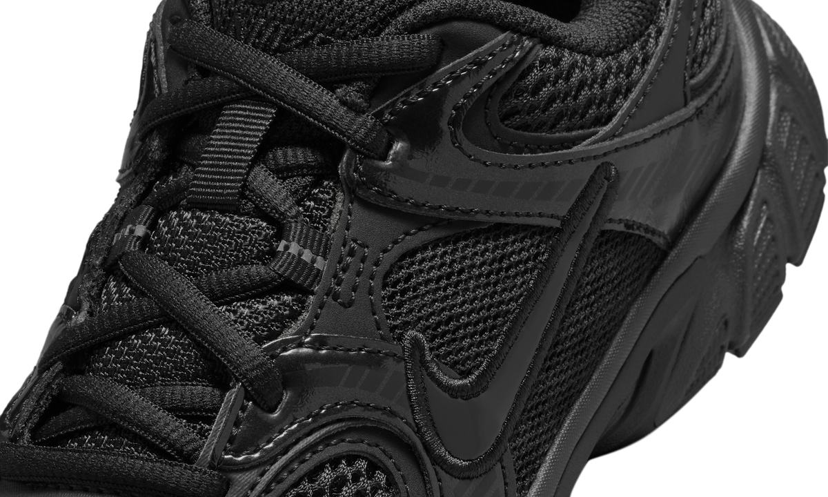 Overkicks - Nike V5 RNR Triple Black (GS) (HQ6411-002) - imagen 7