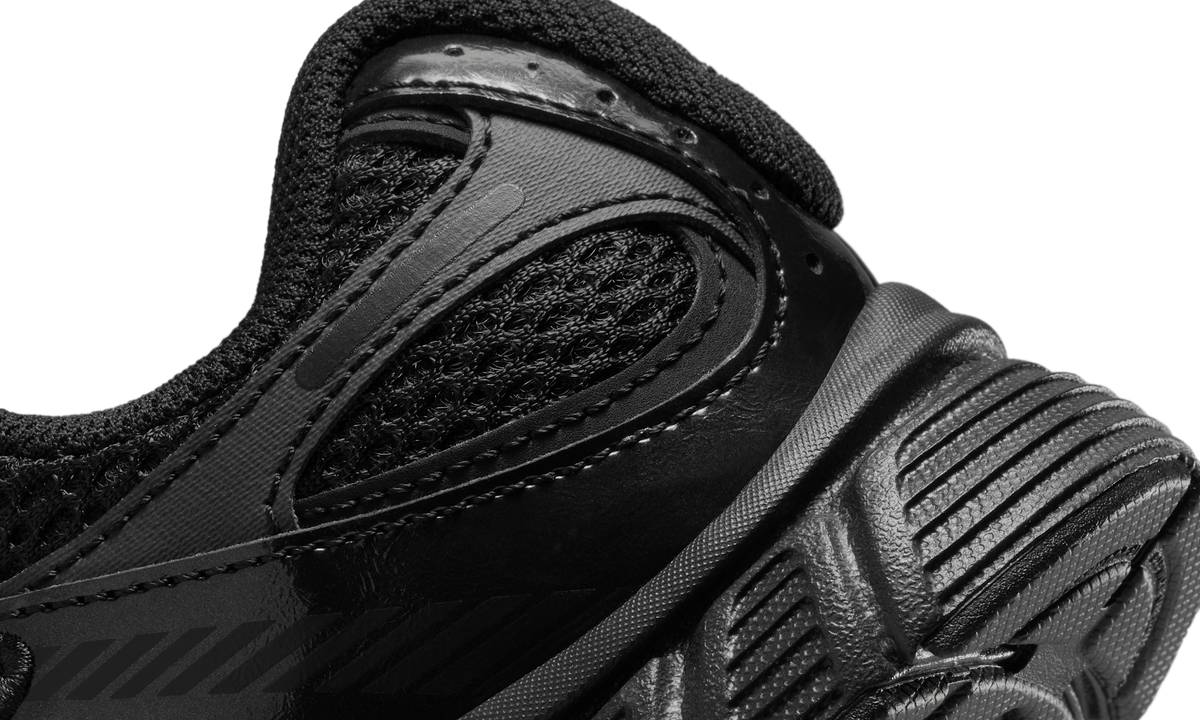 Overkicks - Nike V5 RNR Triple Black (GS) (HQ6411-002) - imagen 8