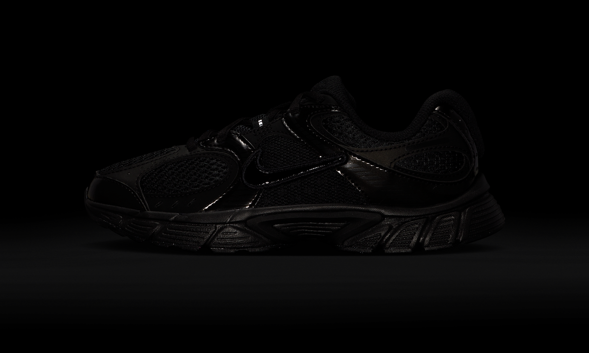 Overkicks - Nike V5 RNR Triple Black (GS) (HQ6411-002) - imagen 9