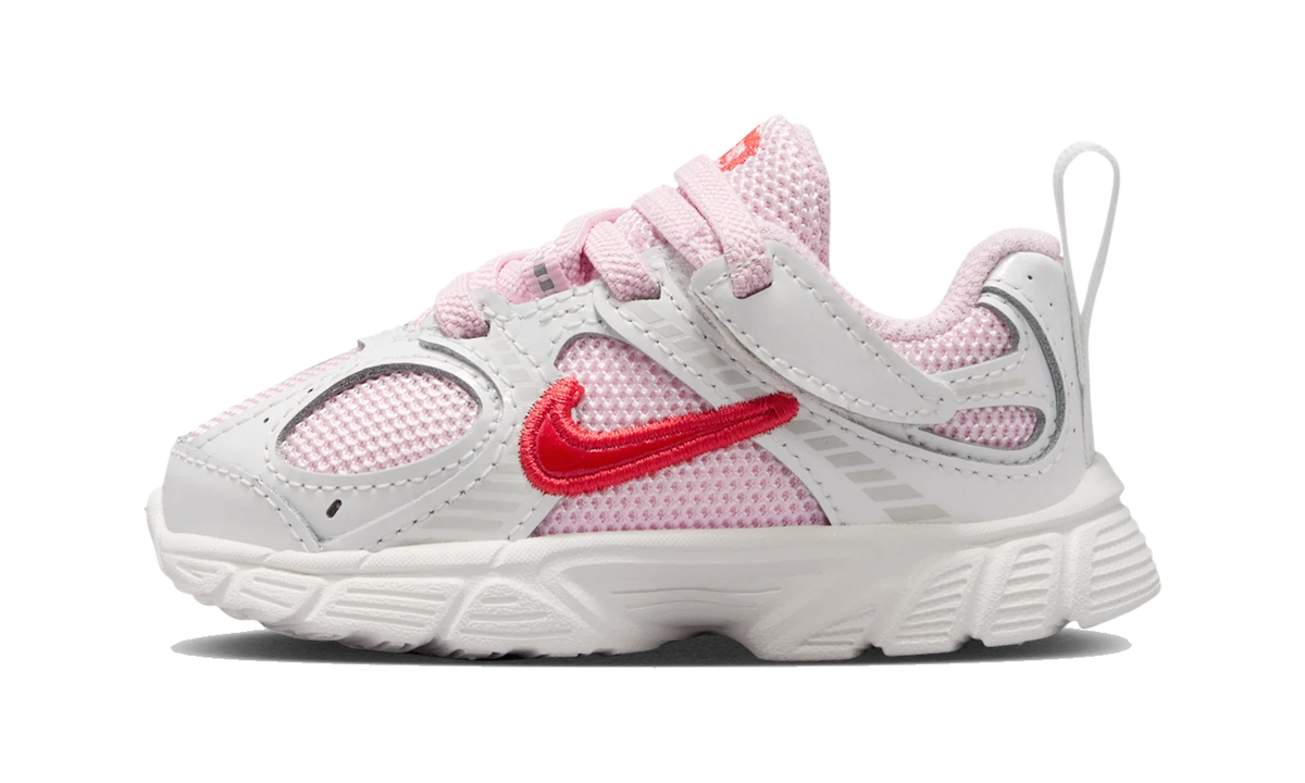 Overkicks - Nike V5 RNR Valentine's Day (2026) (TD) (IQ6637-121) - vista lateral