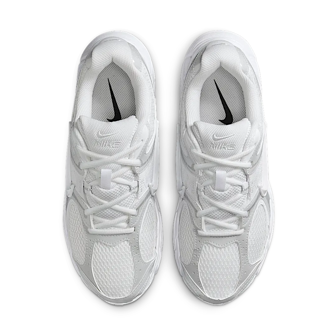Overkicks - Nike V5 RNR White Black Metallic Silver (Womens) (HQ7901-101) - par completo