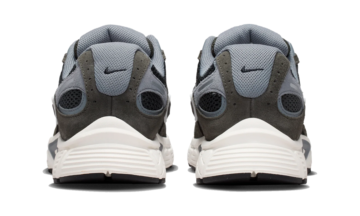 Overkicks - Nike V5 Rnr Suede Anthracite Black Cool Grey (IX0702-002) - detalle talon