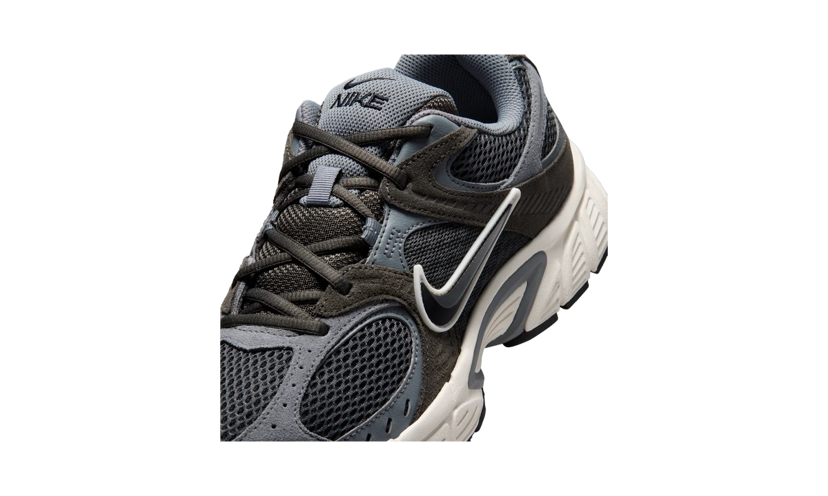 Overkicks - Nike V5 Rnr Suede Anthracite Black Cool Grey (IX0702-002) - detalle lateral interior