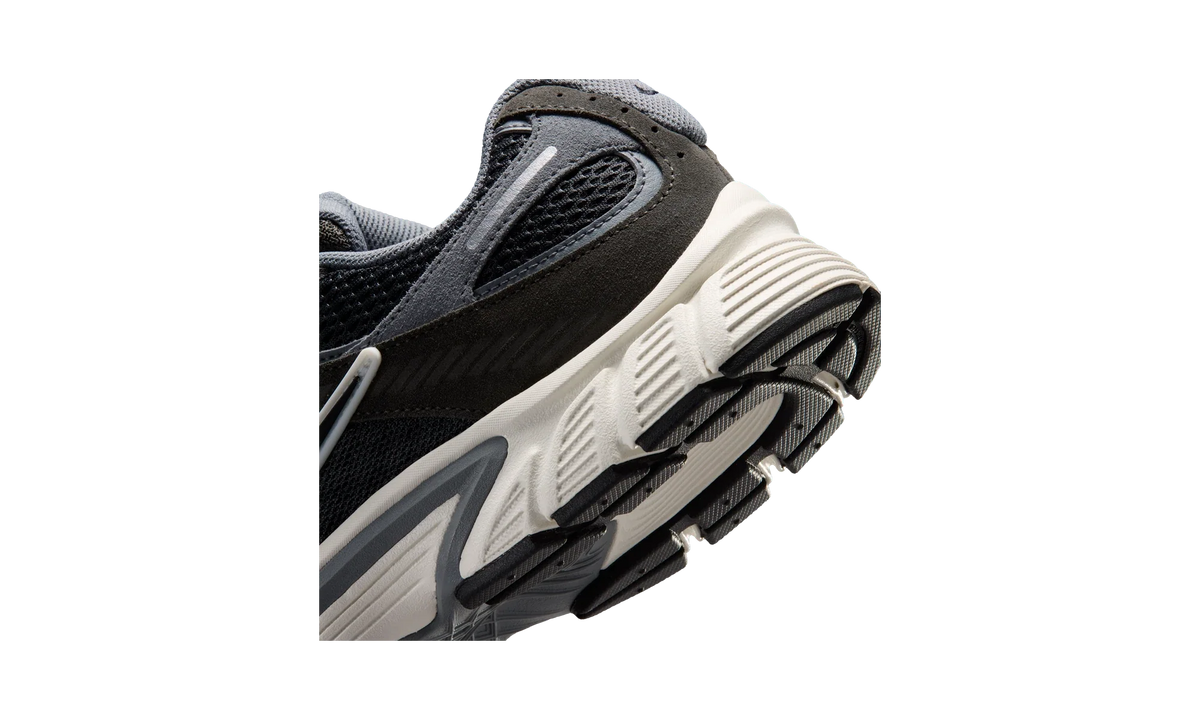 Overkicks - Nike V5 Rnr Suede Anthracite Black Cool Grey (IX0702-002) - detalle