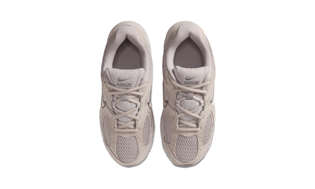 Overkicks - Nike V5 Runner Suede Moon Particle Light Orewood Brown (GS) (IO1644-201) - imagen 5
