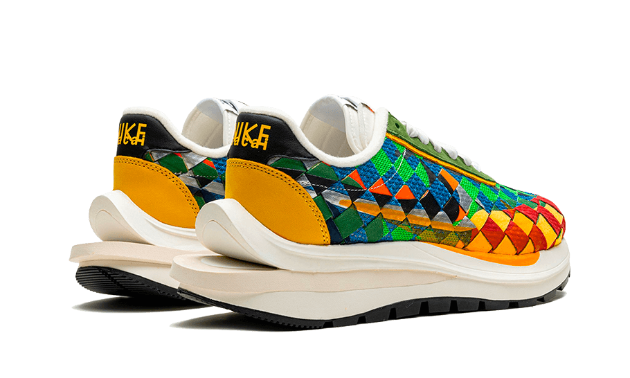Overkicks - Nike VaporWaffle Woven sacai Jean Paul Gaultier Green Gusto (DR5209-300) - par completo