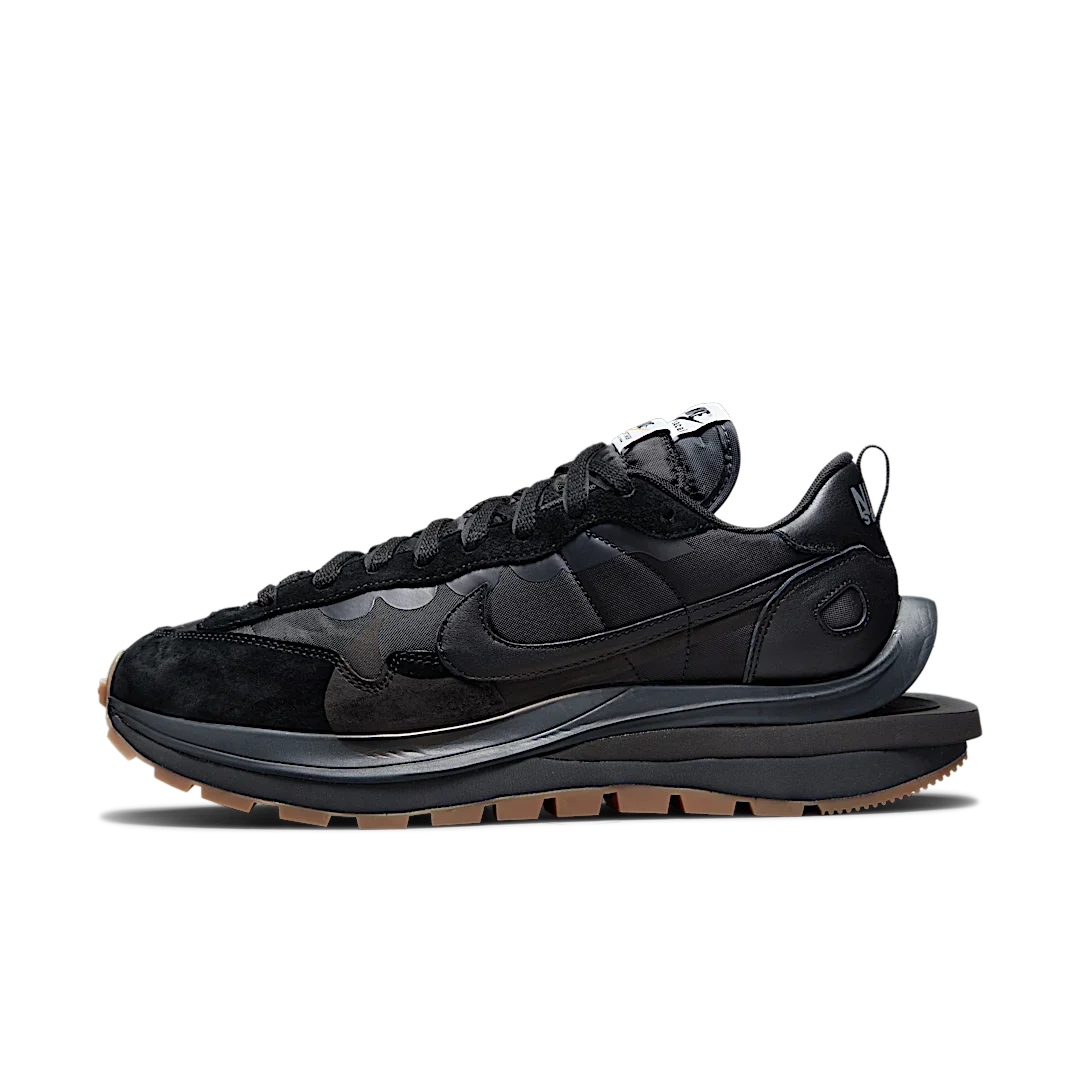 Overkicks - Nike Vaporwaffle sacai Black Gum (DD1875-001) - vista lateral
