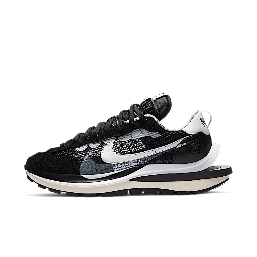 Overkicks - Nike Vaporwaffle sacai Black White (CV1363-001) - vista lateral