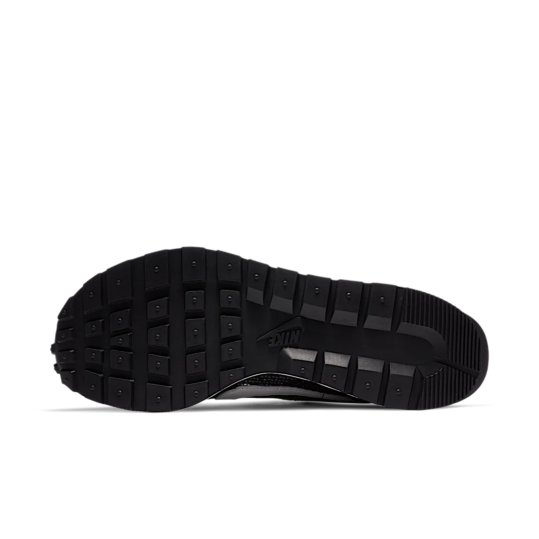 Overkicks - Nike Vaporwaffle sacai Black White (CV1363-001) - detalle suela